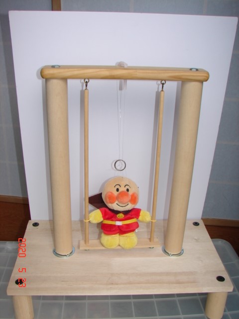 アンパンマンがブランコをこぐ_1