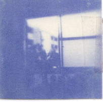 室内から窓の写真